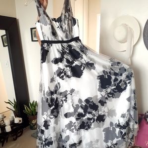 Adrianna Papell Black and White Floral Flowy Dress